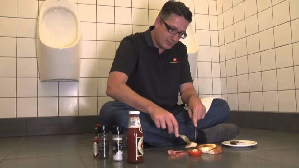 Eating on bathroom floor dj notices about photographer